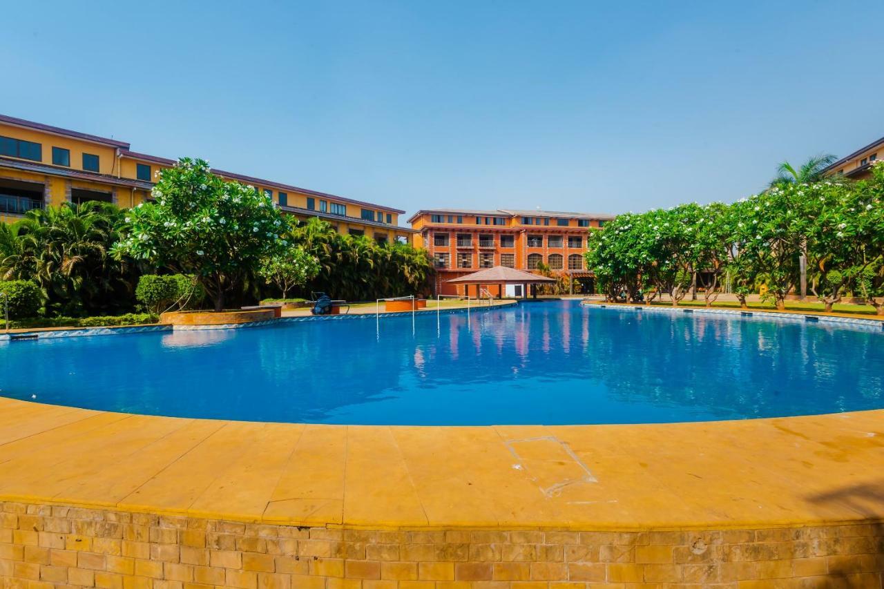 ดิสคัฟเวอร์ รีสอร์ต Hotel เนราล ภายนอก รูปภาพ